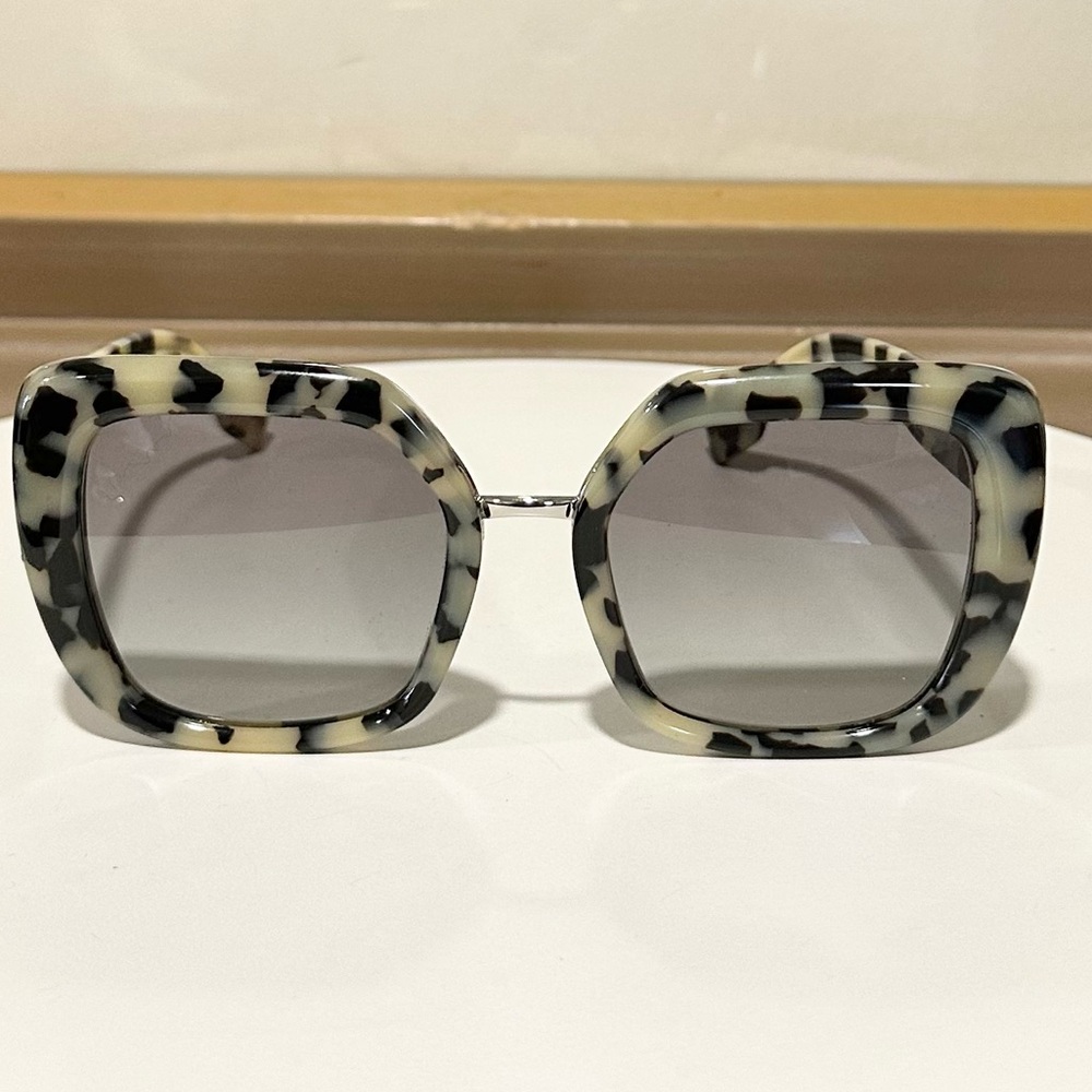 🌹BURBERRY🌹 Charlotte B4315 Beige Tortoise Sunglasses - Picture 2 of 14